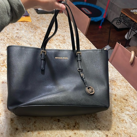 Michael Kors Large Saffiano handbag - Picture 2 of 10